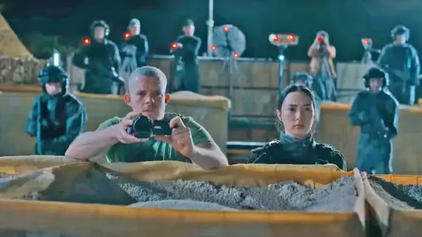 Russell Tovey în The War Between